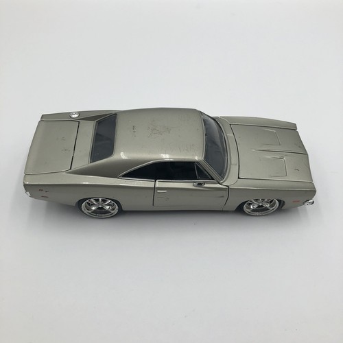 Maisto 1/25 Silver 1969 Dodge Charger R/T Restoration Project Special Edition - Picture 5 of 18
