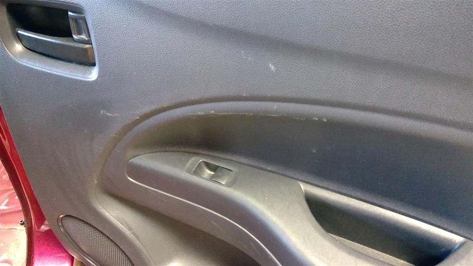 Mitsubishi Mirage HTBK 2017 panel interior puerta pasajero trasero negro 113246 Foto 2 de 4