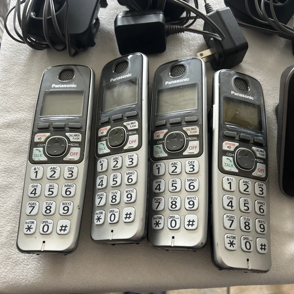 Panasonic 4 Cordless Phones Chargers Handsets Base DECT 6.0 KX-TGA470 KX-TG4731 - Image 2 of 4