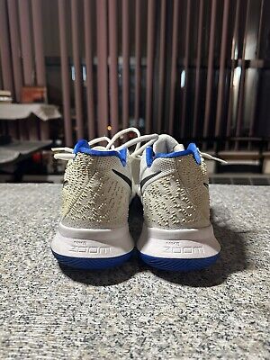 Size 10.5 - Nike Kyrie 3 Duke - 852395-102 for sale online | eBay Size 10.5 - Nike Kyrie 3 Duke - 852395-102 for sale online | eBay