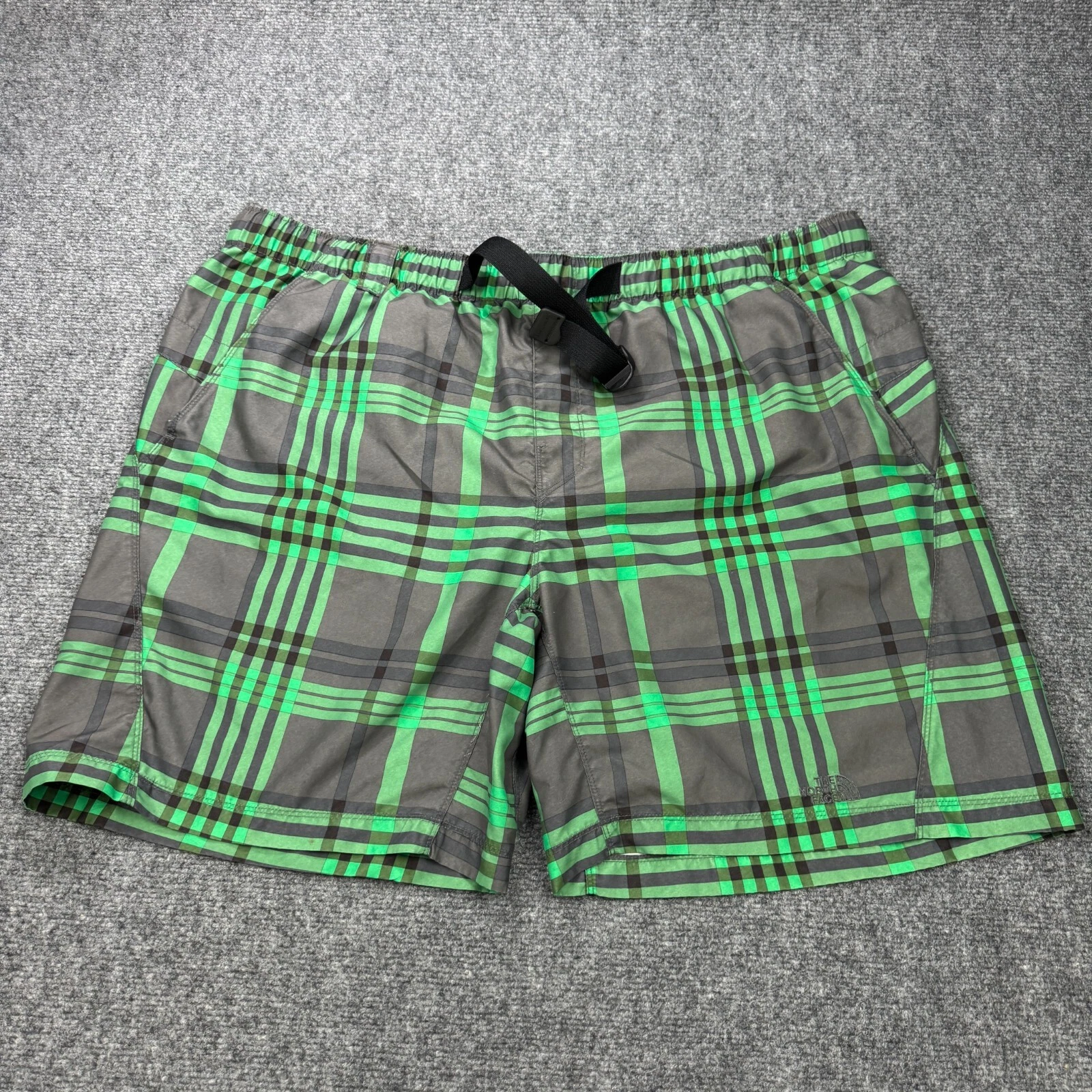 The North Face Shorts Mens Extra Extra Large Green Plaid Brief 8 Inch Inseam