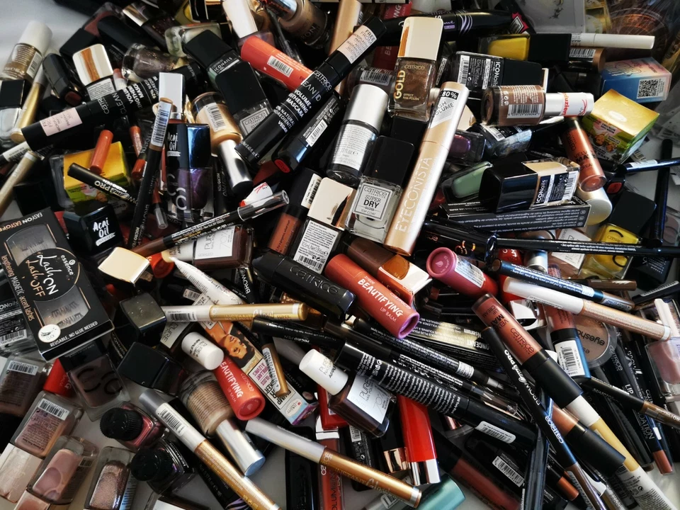 Kosmetik Paket Schminken Essence, elf, Catrice uzw 25 Teile Mysterie Kosmetik