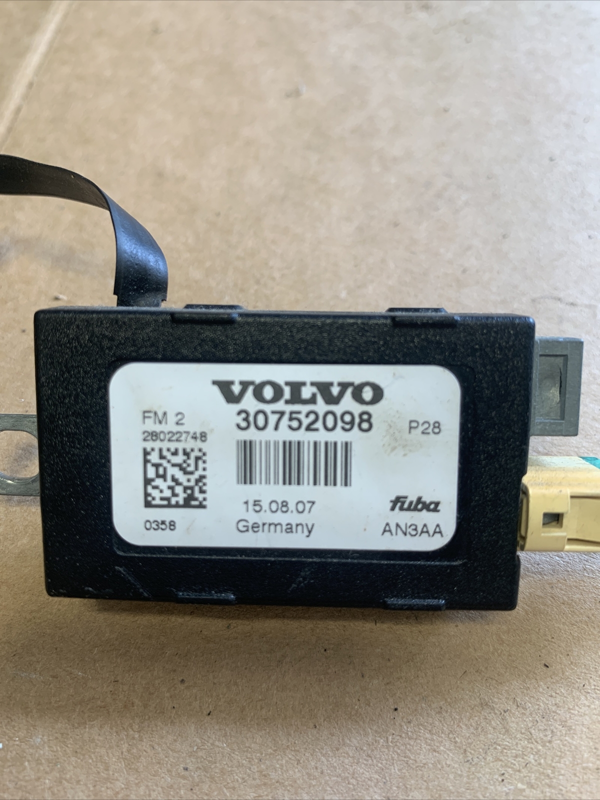 07-14 VOLVO XC90 REAR LEFT DRIVER SIDE RADIO ANTENNA AMPLIFIER OEM 