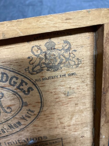Vintage BENSON & HEDGES Hinged Wooden Cigar Box - Picture 10 of 12