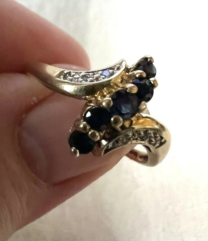 10K Yellow Gold Ring 5 London Blue Topaz & 6 Small Diamonds 2.1g , size 8 - Image 4 of 4