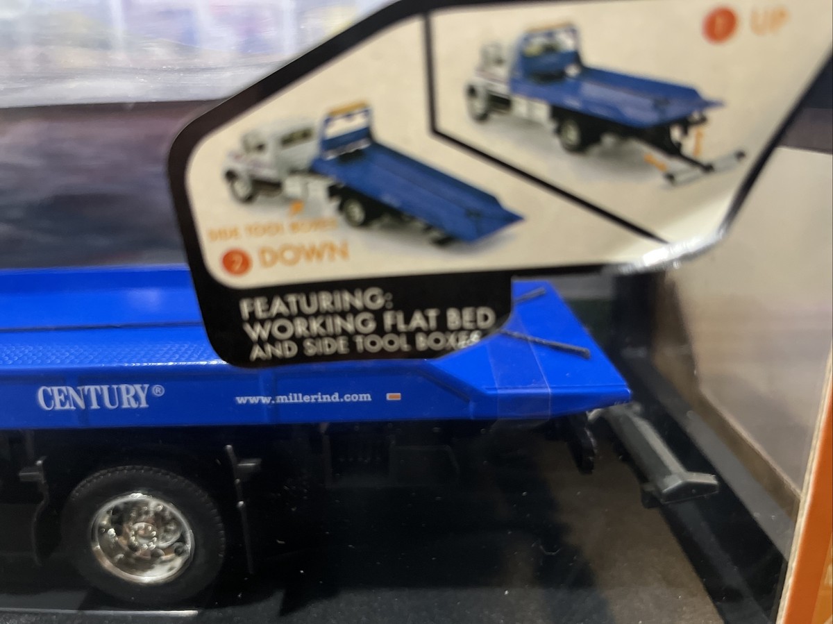INTERNATIONAL TOW TRUCK DURASTAR 4400 FLAT BED MILLER IND
