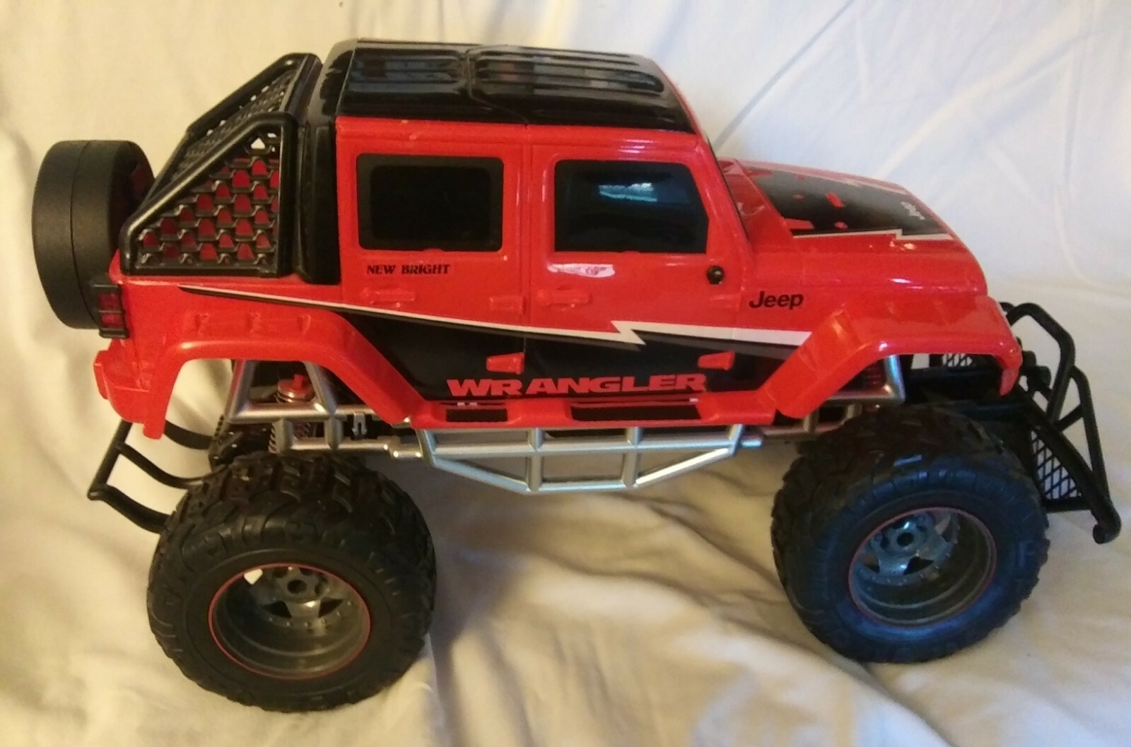   New Bright Jeep Wrangler RC Hard Plastic Body  1:8 RC Scale Red Used RARE Nice