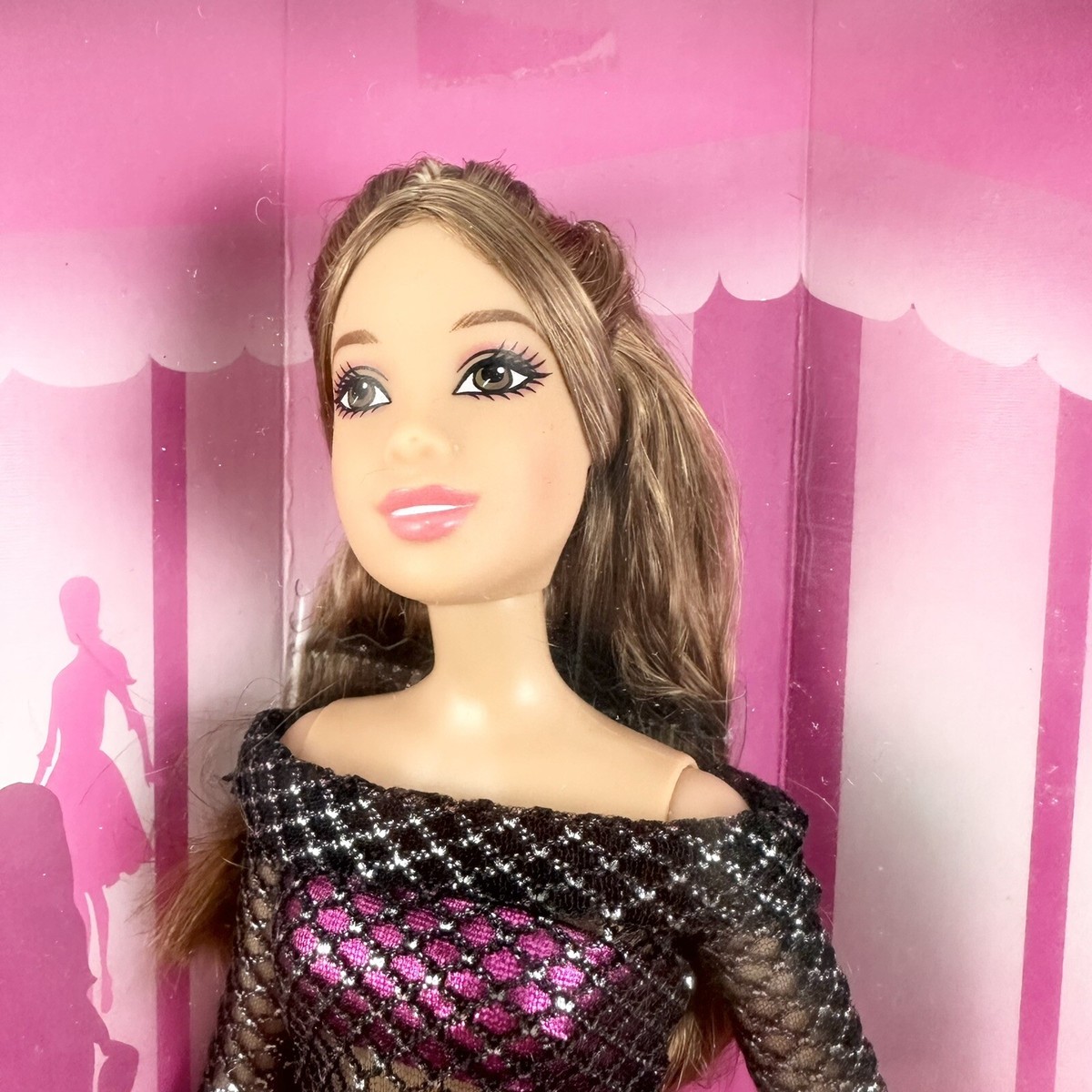 Barbie 2006 Fashion Fever Teresa Black Mesh Top Silver Capri Pants