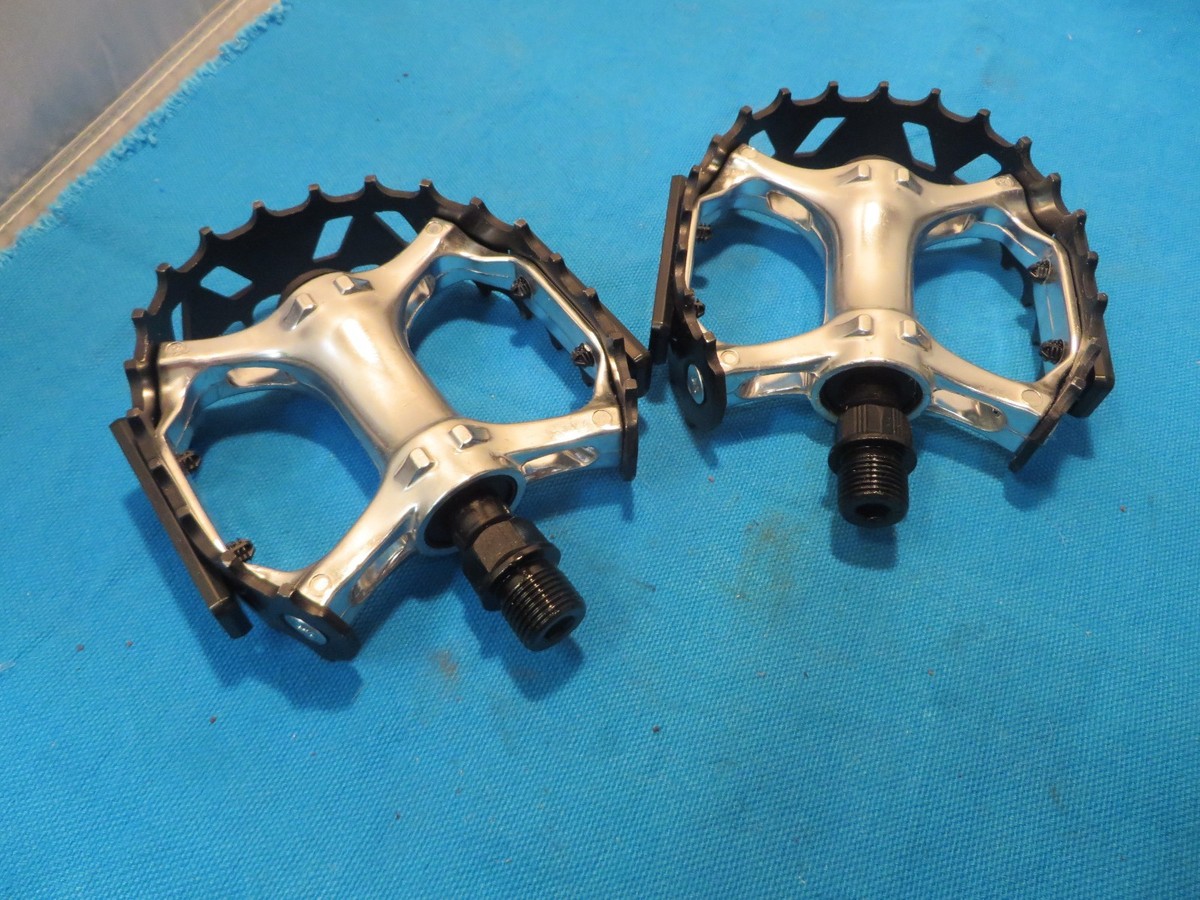Pédales BMX SE Racing Bear Trap 9/16" - Argent, Pour Manivelles 3 Pièces, Neuves Par Paire