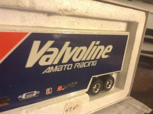 ERTL Valvoline Racing - Joe Amato Transporter 1992 1:64 - Picture 4 of 5