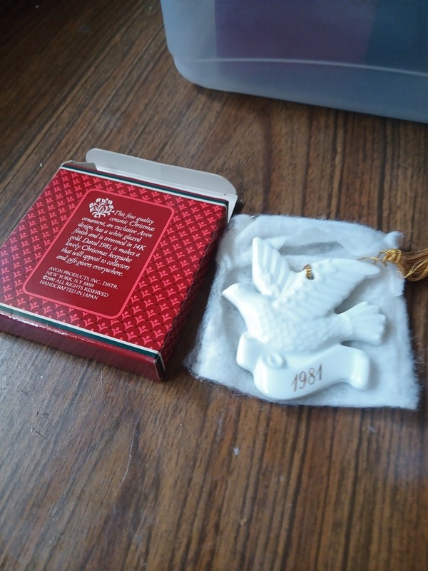Avon 1991 White Ceramic Dove Christmas Ornament 