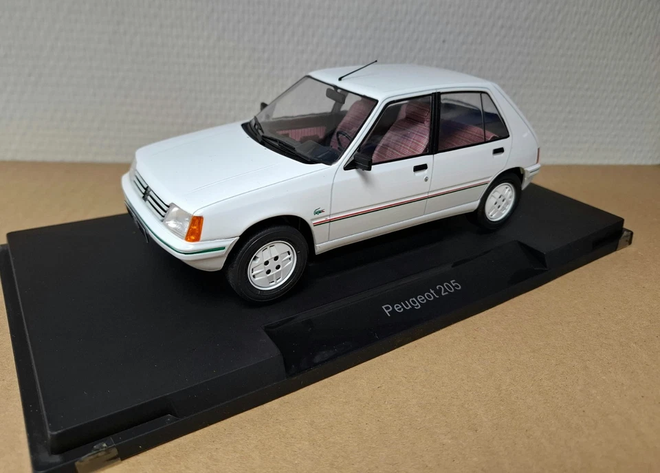 Peugeot 205 Lacoste Blanc 1984 1/18 Neuf boite d'origine - Photo 2/3