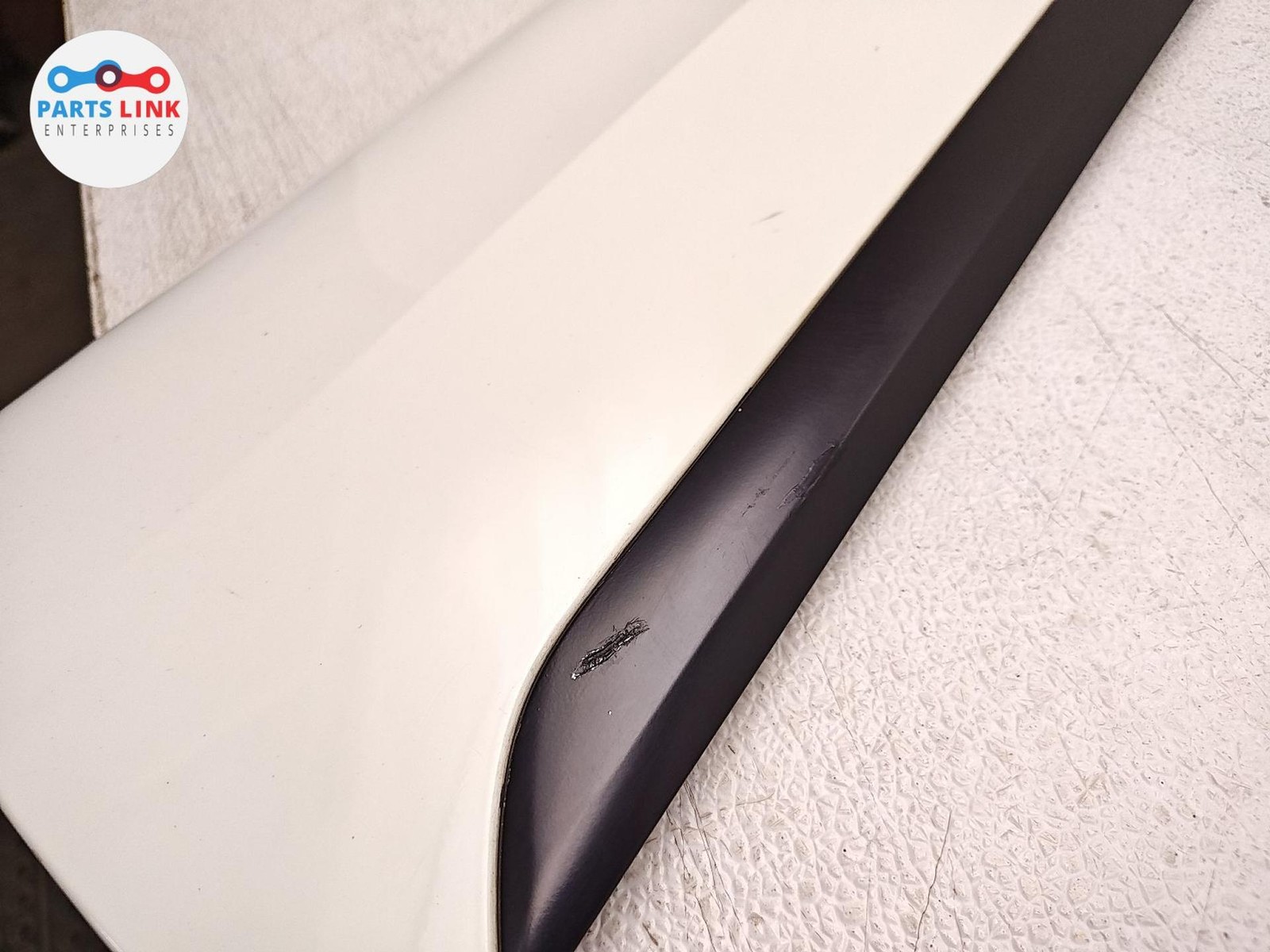 Bentley Bentayga 2016-2020 Front Right Body side trim panel