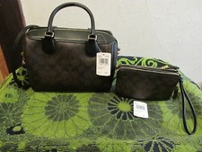  New, Matching Set of 2. Women's Coach Shoulder/ Handbag  Wristlet.  