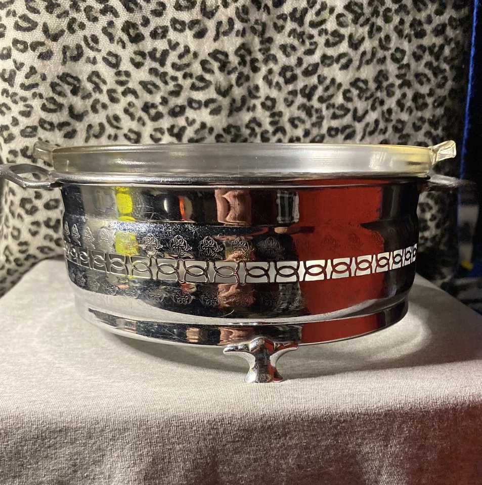 1920s Pyrex Etched Flower Casserole With Holder - Image 3 of 4