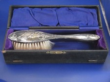 Antica spazzola per bambini Art Nouveau con piano in argento in astuccio B'ham 1923 W J Myatt