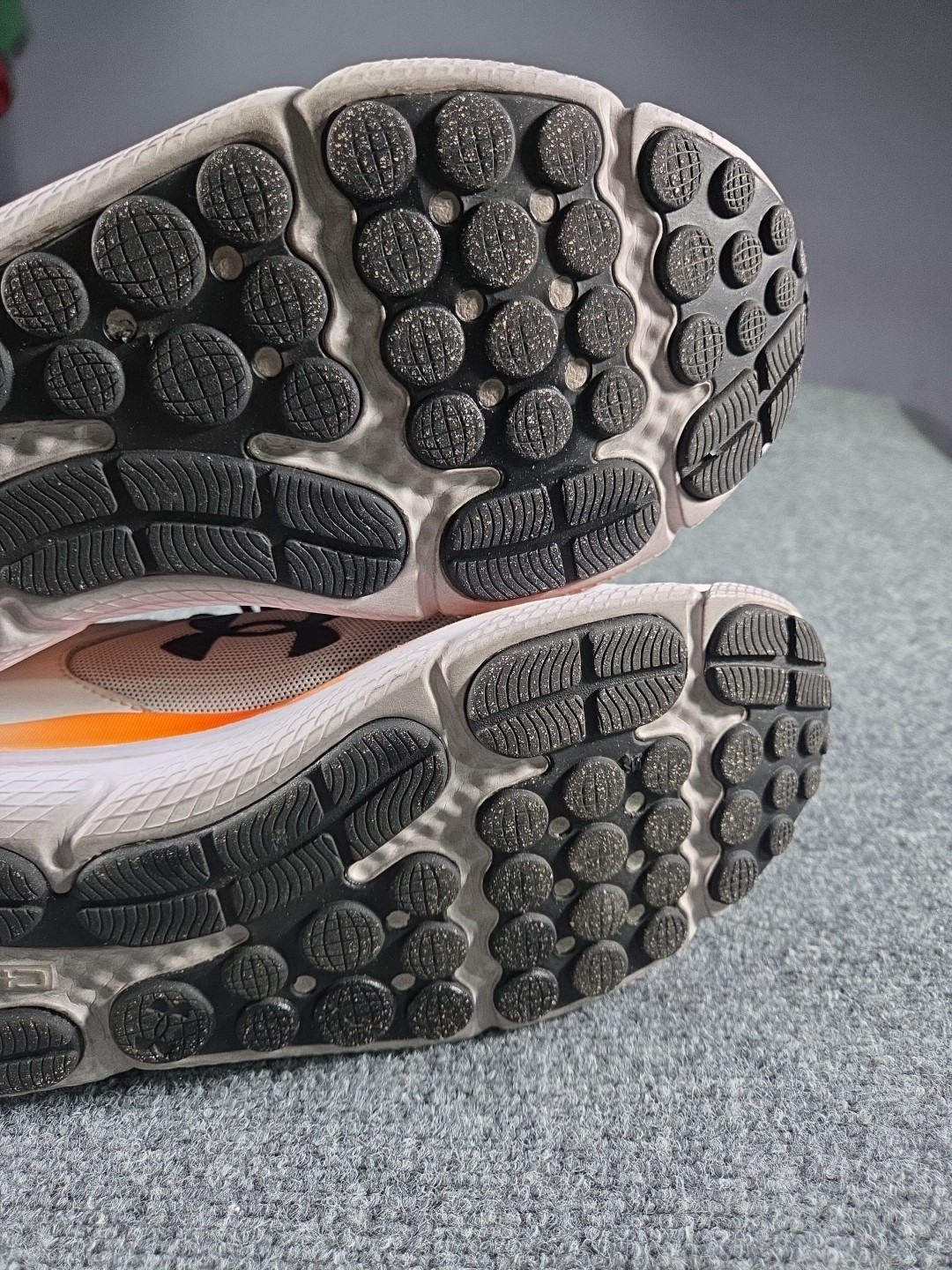 Under Armour Assert 10 White Orange Black Charged Sneakers Size 12 thumbnail 18