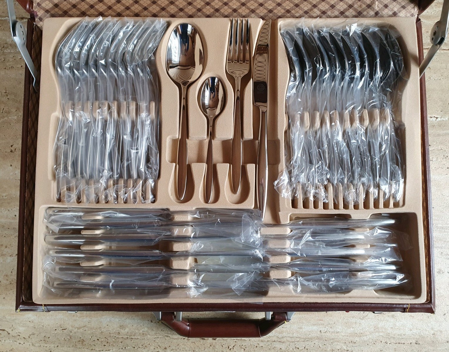 GGS Solingen Besteckset + Koffer, 70teilig, 12 Personen, Rostfrei, neu