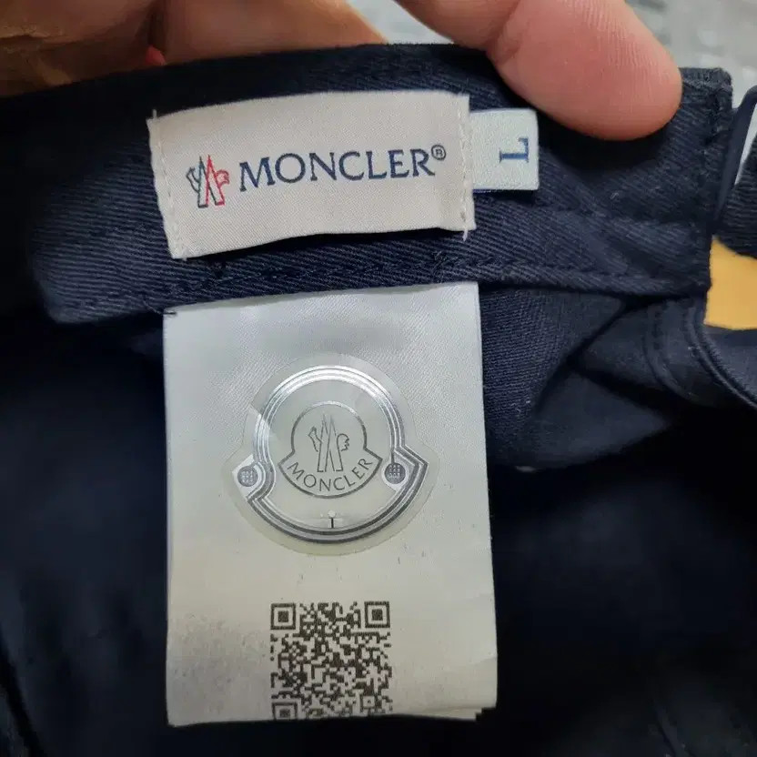 Moncler Women's Navy Cap - Size L, Authentic thumbnail 2