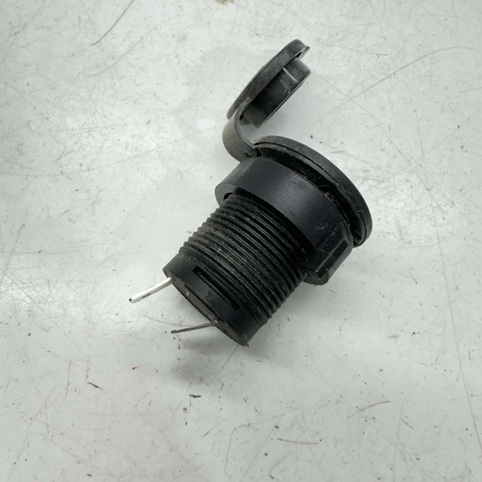 Toma de corriente 12V - Skidoo Renegade 2015 Foto 3 de 4