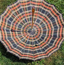 Vtg Plaid Umbrella Parasol Bakelite Handle Wood Shaft Metal Runner Canopy 2Holes