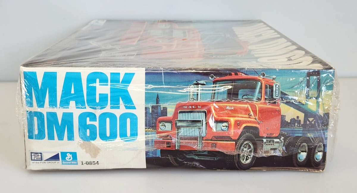 ERTL 1/25 マック　DM 600 Mack DM 600, Ertl 1:25 von Thomas Lutz