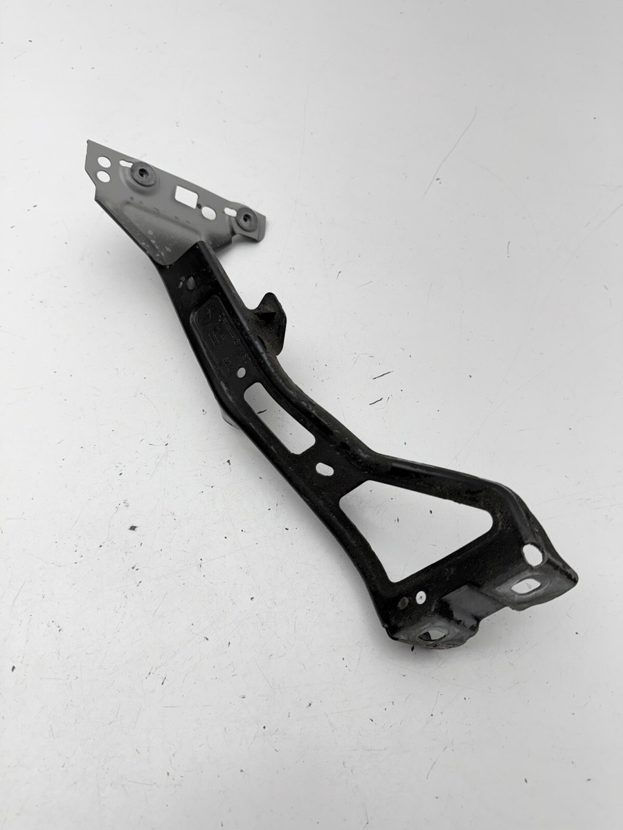 2018-2023 AUDI A4 S4 - FRONT LEFT FENDER MOUNT SUPPORT 2018-2023 AUDI A4 S4 - FRONT LEFT FENDER MOUNT SUPPORT