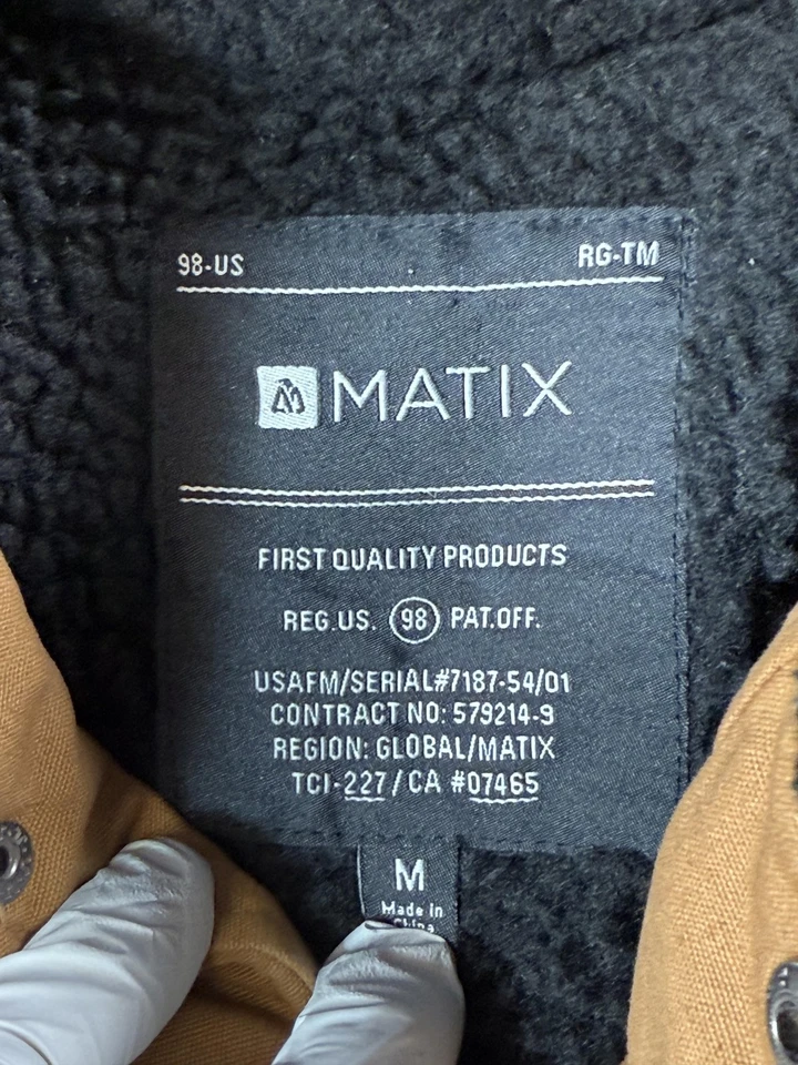 Chaqueta Matix Para Hombres Medio Tostado Acolchada Lona Cuello Sherpa Frente a Presión Forrada Negra Foto 4 de 4