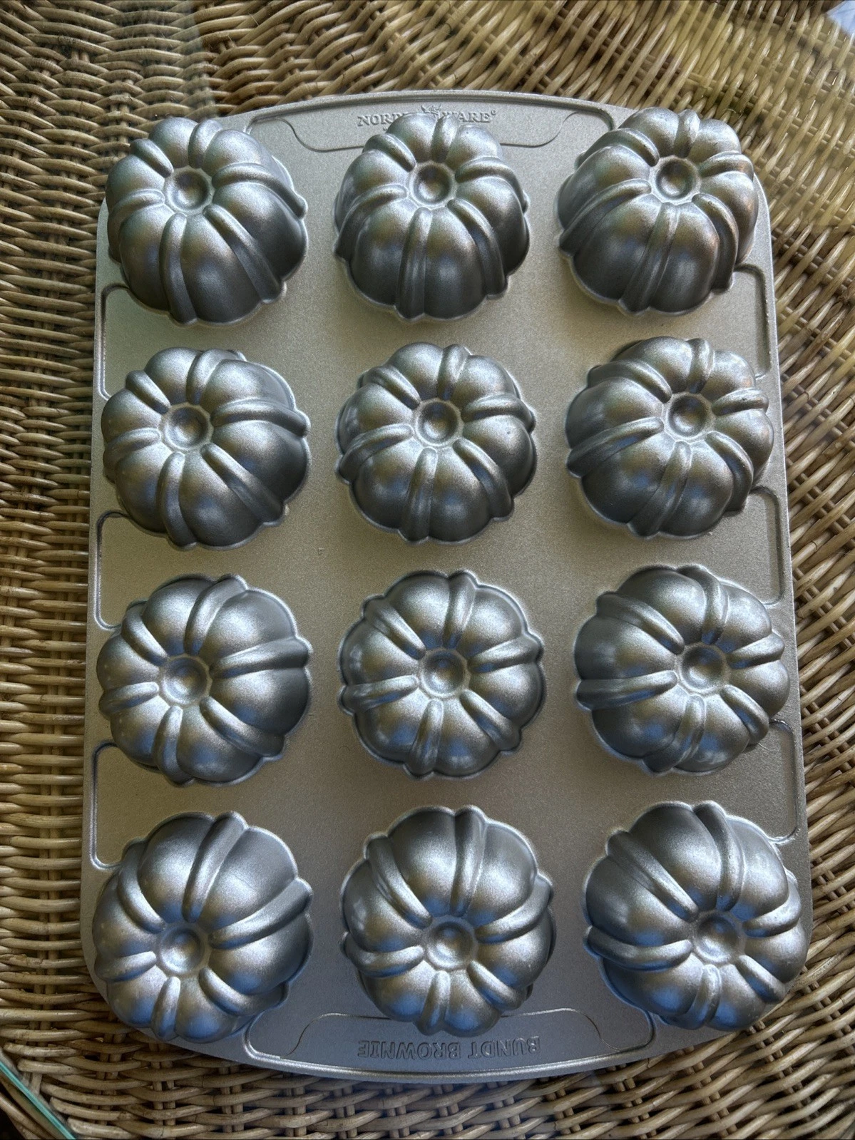 Nordic Ware Mini Bundt 12 Brownie Cupcake Pan Fluted Non Stick Cast Aluminum USA