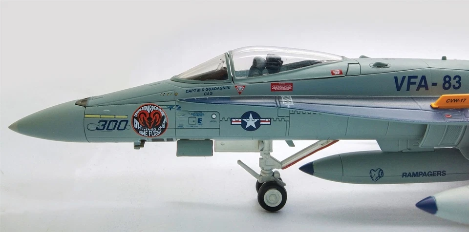 Hobby Master 1/72 F/A-18A Hornet USN VFA-83 Rampagers USS John F Kennedy HA3555 Foto 2 de 4