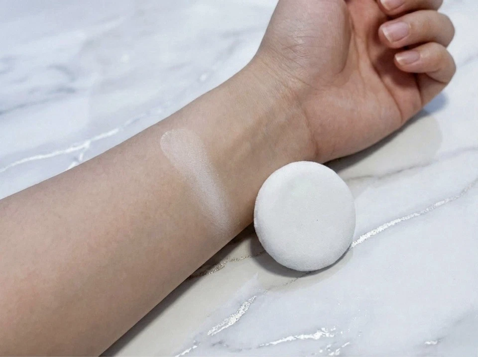 Viral Translucent Loose Setting Powder | Soft Focus Matte Baking | Pour Blur - Image 2 of 4