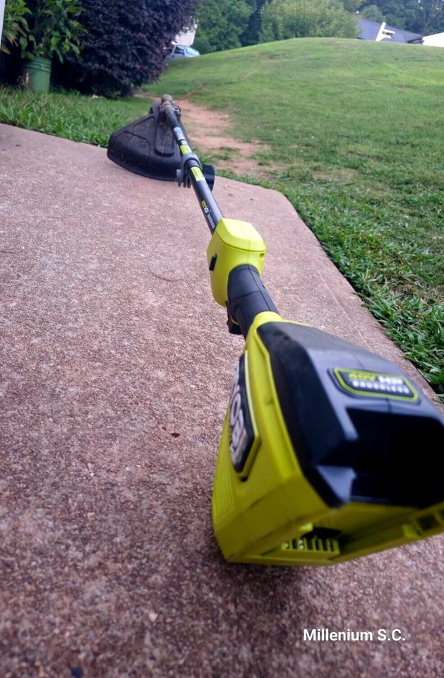 Recortadora de cuerda de eje de fibra de carbono sin escobillas Ryobi RY40HPST01 40V 16" (solo herramienta) Foto 2 de 4