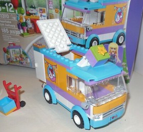 LEGO FRIENDS HEARTLAKE CITY 41310 GIFT DELIVERY PACKAGE TRUCK PARTIAL SET LOT