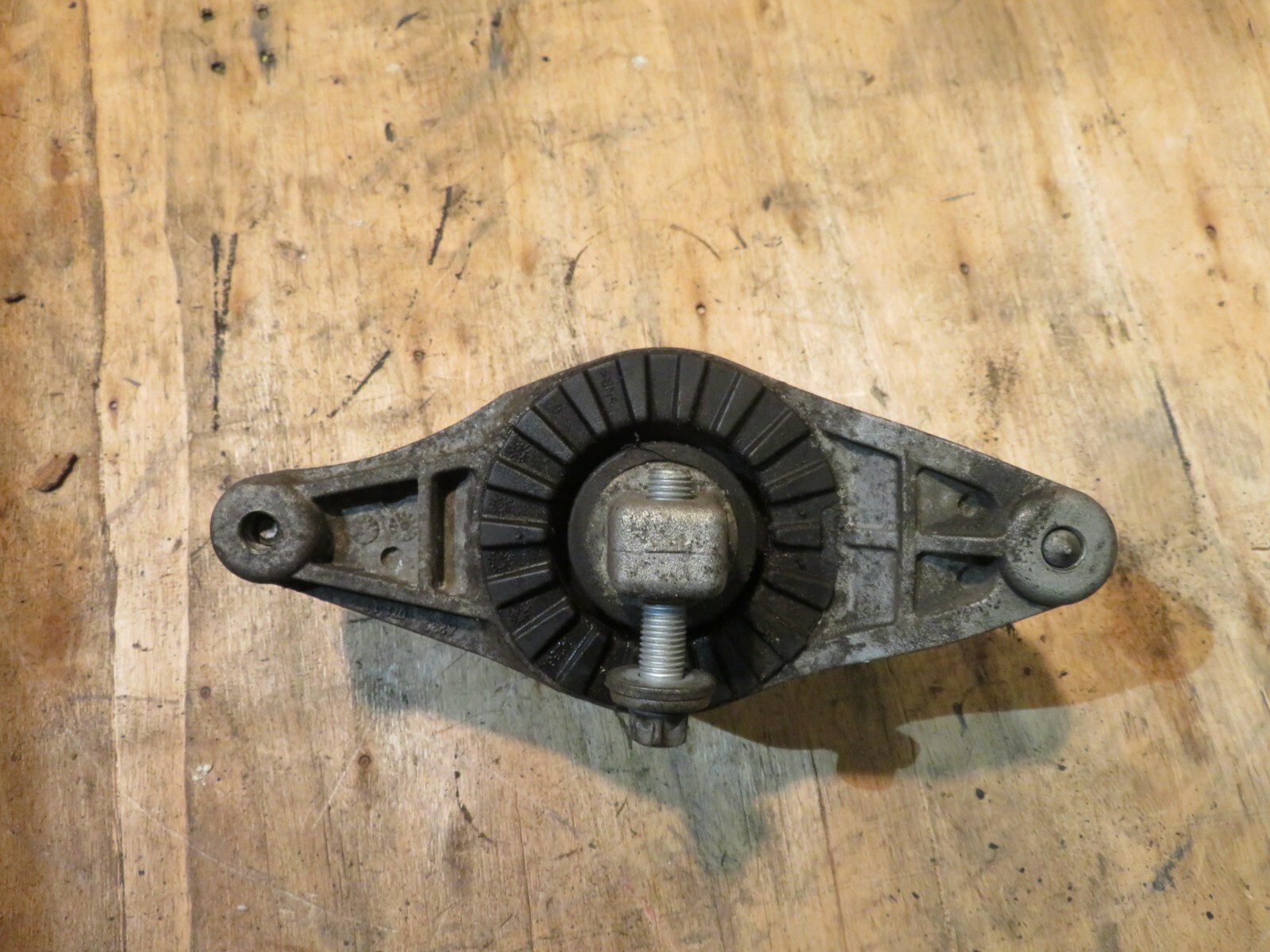 2014-2017 MASERATI GHIBLI SQ4 PASSENGER SIDE ENGINE MOUNT BUSHING BRACKET OEM