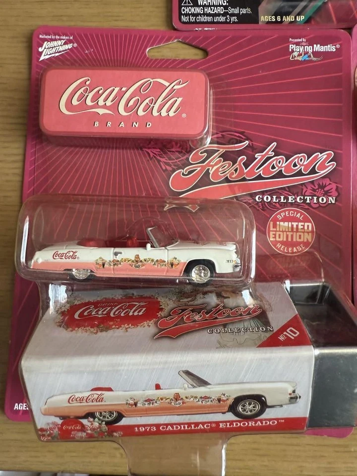 Set di 4 minicar Johnny Lightning Coca-Cola - Immagine 2 di 4