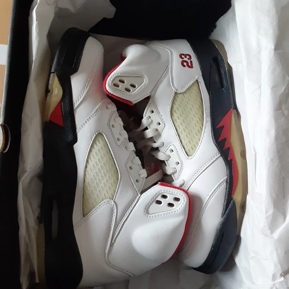 2008 new Air Jordan Retro 5 Countdown Pack 2008 mens Size 8 - Image 2 of 4