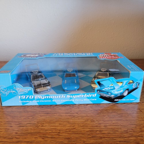 Richard Petty 50th Anniversary 1:43 1970 Plymouth Superbird 3 Car Set - Picture 5 of 12