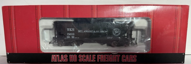 Atlas HO 2-Bay Offset Side Hopper, Delaware & Hudson. New SEE DESCRIPTION/PHOTOS