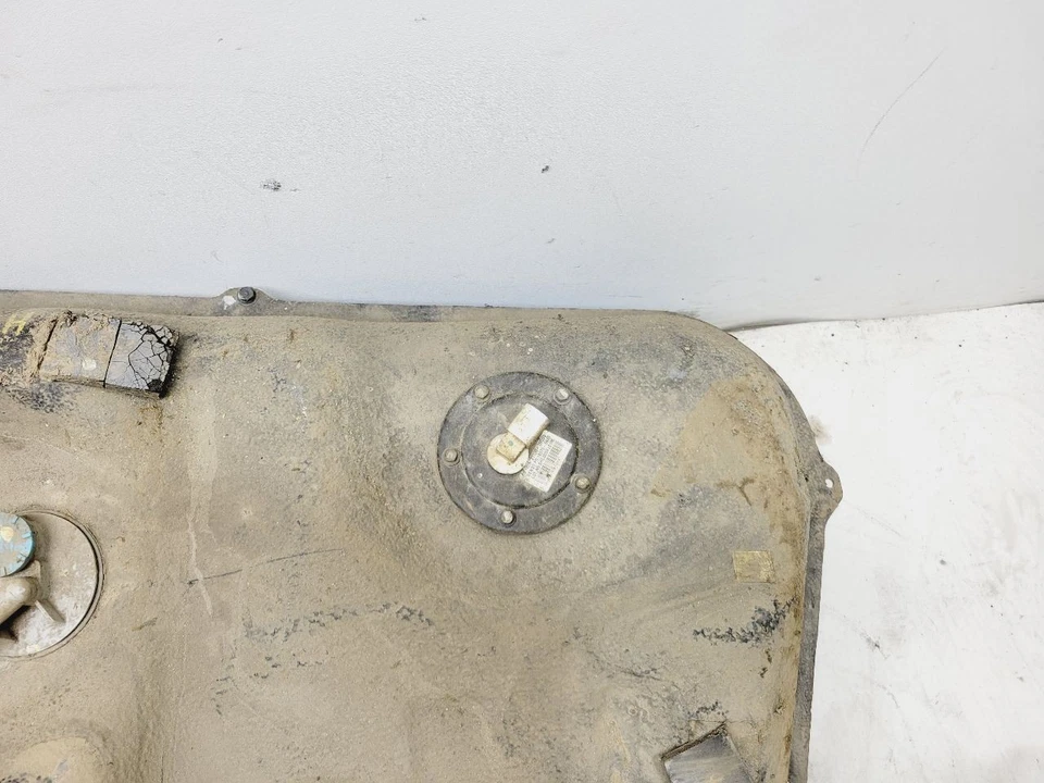 2009 2010 2011 HYUNDAI GENESIS 4DR SEDAN GAS TANK FUEL TANK OEM 311503M600 - Image 2 of 4