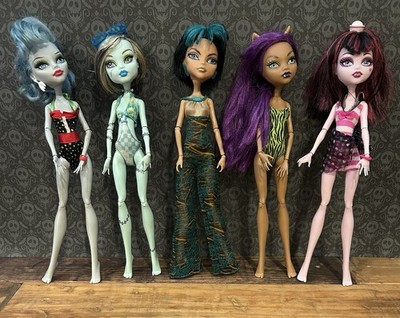 Monster High Skull Shores 5 Doll Set: Ghoulia Frankie Cleo Clawdeen Draculaura