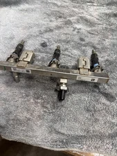 2020-2023 FORD ESCAPE 1.5L ENGINE LOWER PRESSURE FUEL RAIL RAMP & INJECTOR OEM