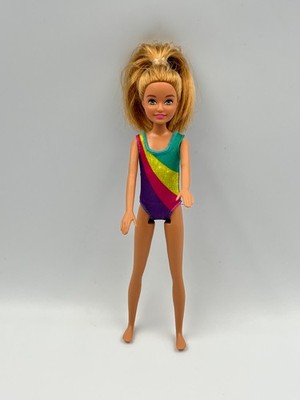 Mattel Team Gymnastics Stacie Puppe, 23 cm groß.