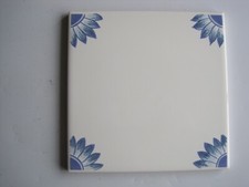 VINTAGE H & R JOHNSON MINTON HOLLINS BLUE FLORAL CORNER REPRODUCTION WALL TILE