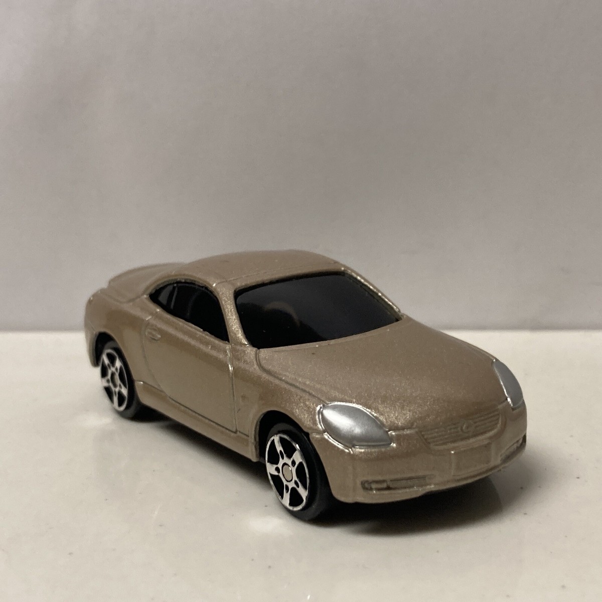 ミニカー LEXUS SC430 2001-2010 Lexus SC430 SC 430 Z40 Collectible 1/64 Scale
