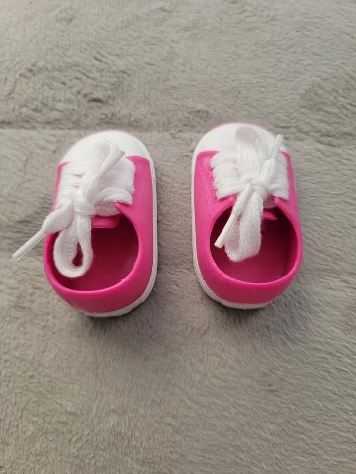 Zapatos de plástico duro Our Generation con raqueta de tenis para muñecas americanas de 18" Foto 4 de 4