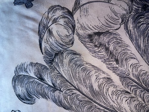Ancien foulard satin de soie " Plumes d' Autruche " 84 cm x 79 cm - Picture 7 of 8