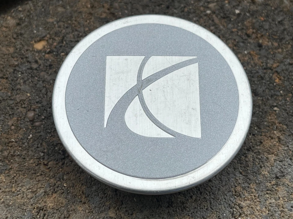 Tapa central de rueda SATURN SKY ION AURA SOLSTICE OEM mecanizada 9593169 2 5/16 pulgadas Foto 2 de 3