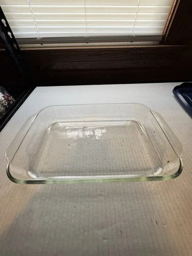 Pyrex 233 3 qt. Clear Glass Casserole Baking Dish 13"x 9"x"2 With Travel Lid