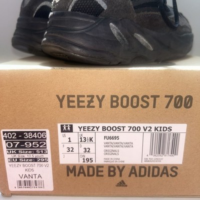 Yeezy Boost 700 V2 Vanta Kids - UK 13,5 / US 1 - Originalverpackt - Guter Zustand