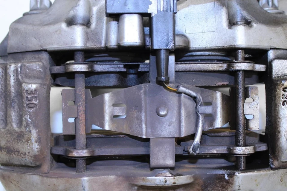 Pinza de disco de freno delantera derecha Mercedes-Benz S550 2007-2013 003-420-64-83-80 OEM Foto 4 de 4